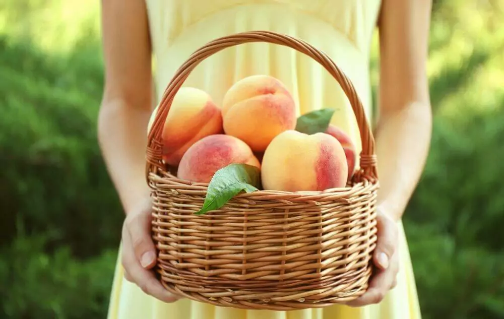 can you eat peach skin