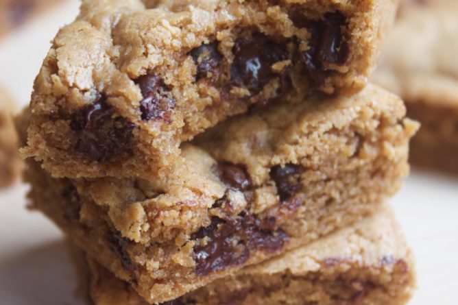 Chewy Peanut Butter Chocolate Chip Blondies {Grain- & Gluten-free}