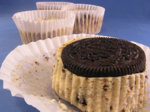 Cookies & Cream Cheesecake Bars