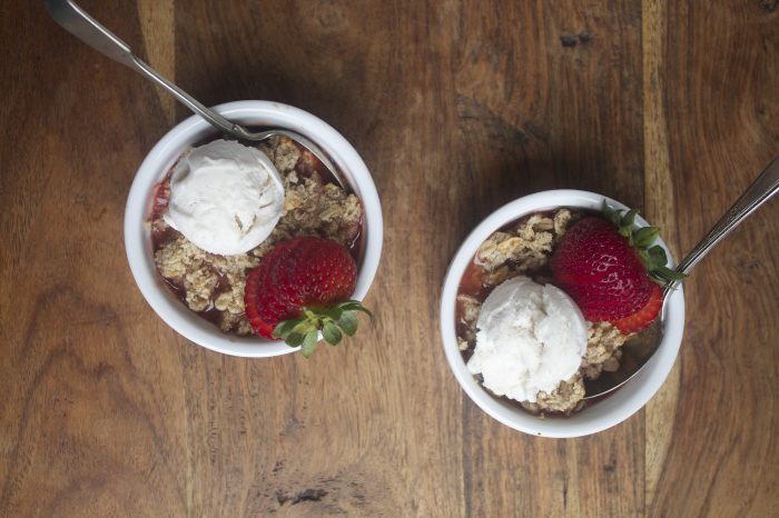 Individual Strawberry Crisps {sweetened with dates & apple juice}