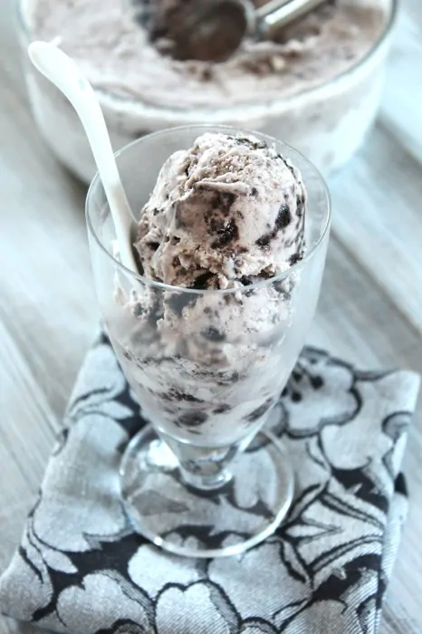 Vanilla Bean Cookies & Cream Ice Cream