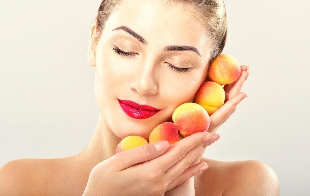 can you eat skin of peach