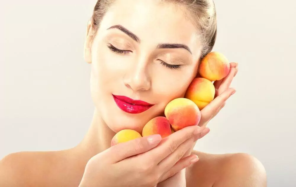can you eat skin of peach