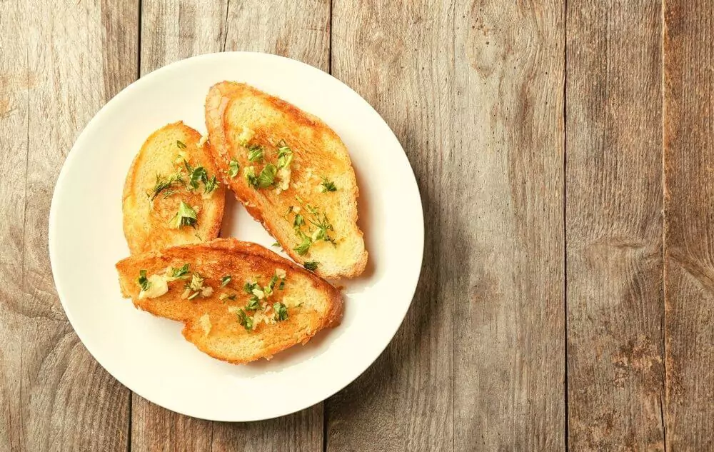 is garlic bread good for you