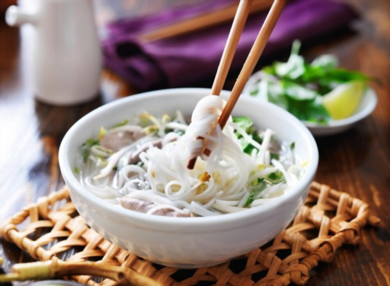 Rice Noodles vs Egg Noodles Nutritional Differences, Calories, and