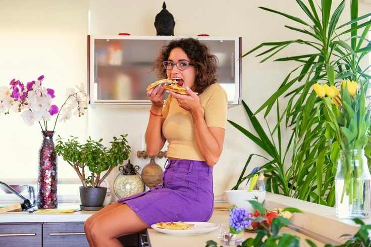 Benefits and Drawbacks of Standing While Eating