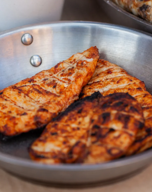 How much protein is in a chicken leg